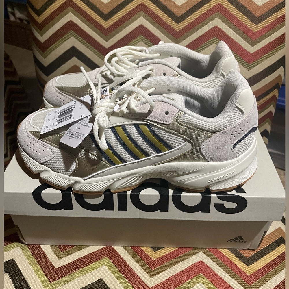 NWT/Adidas Ladies Crazy Chaos 2000 Gold Striped Sneakers/sz 9/ with original box